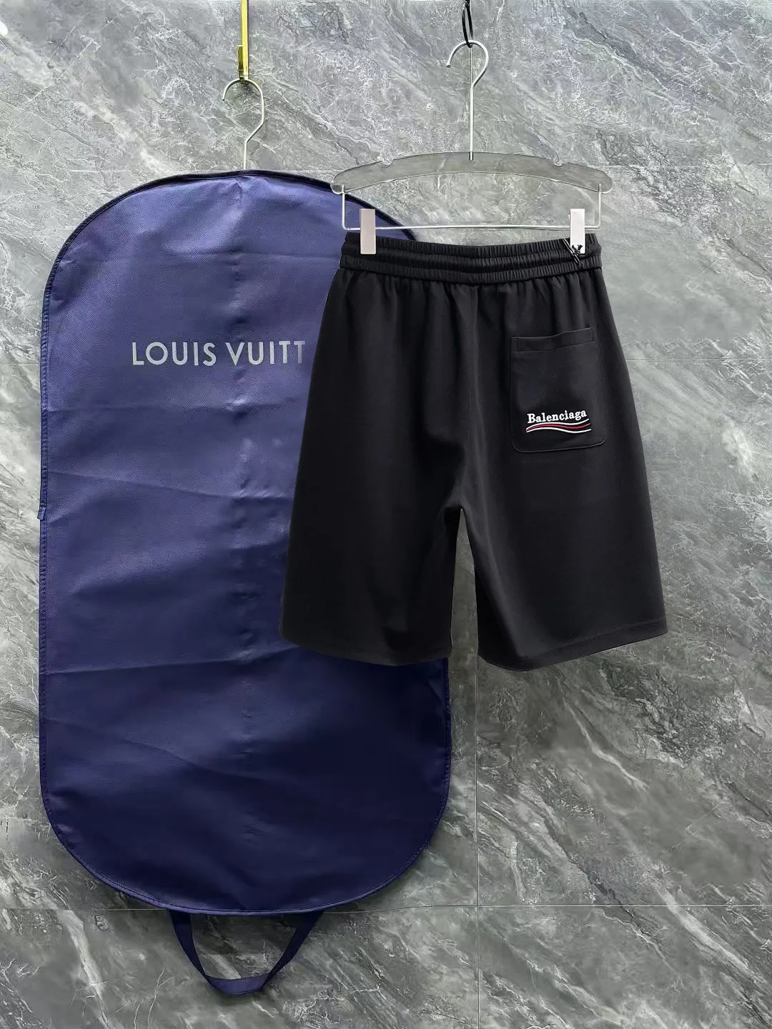 Balenciaga's three-standard complete 2026 summer New Arrival men's casual shorts, advanced custom-made Breathable fabric, Breathable fabric, extremely stretchy and comfortable, impeccable details, top-grade accessories, original logo design concept, delicate and soft feel! The upper body fit is awesome! Size: M-XXXL Please state your height and weight when ordering